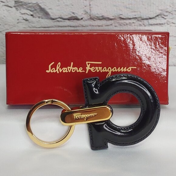 SALVADOR FERRAGAMO 'GANCINI' LEATHER KEY FOB GOLD KEY RING W/ORIGINAL BOX - Picture 16 of 16